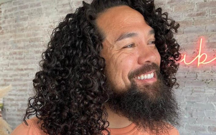 6 Greatest Shampoos for Males with Curly Hair That Assist in 2024
